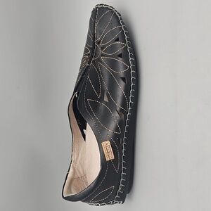 Pikolinos Jerez Leather Slip Ons Women  38 US 8 Black